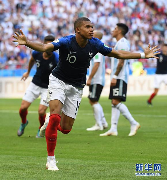 为何近期首发阵容稳定？瓜迪奥拉打趣：我不想再被媒体批评了